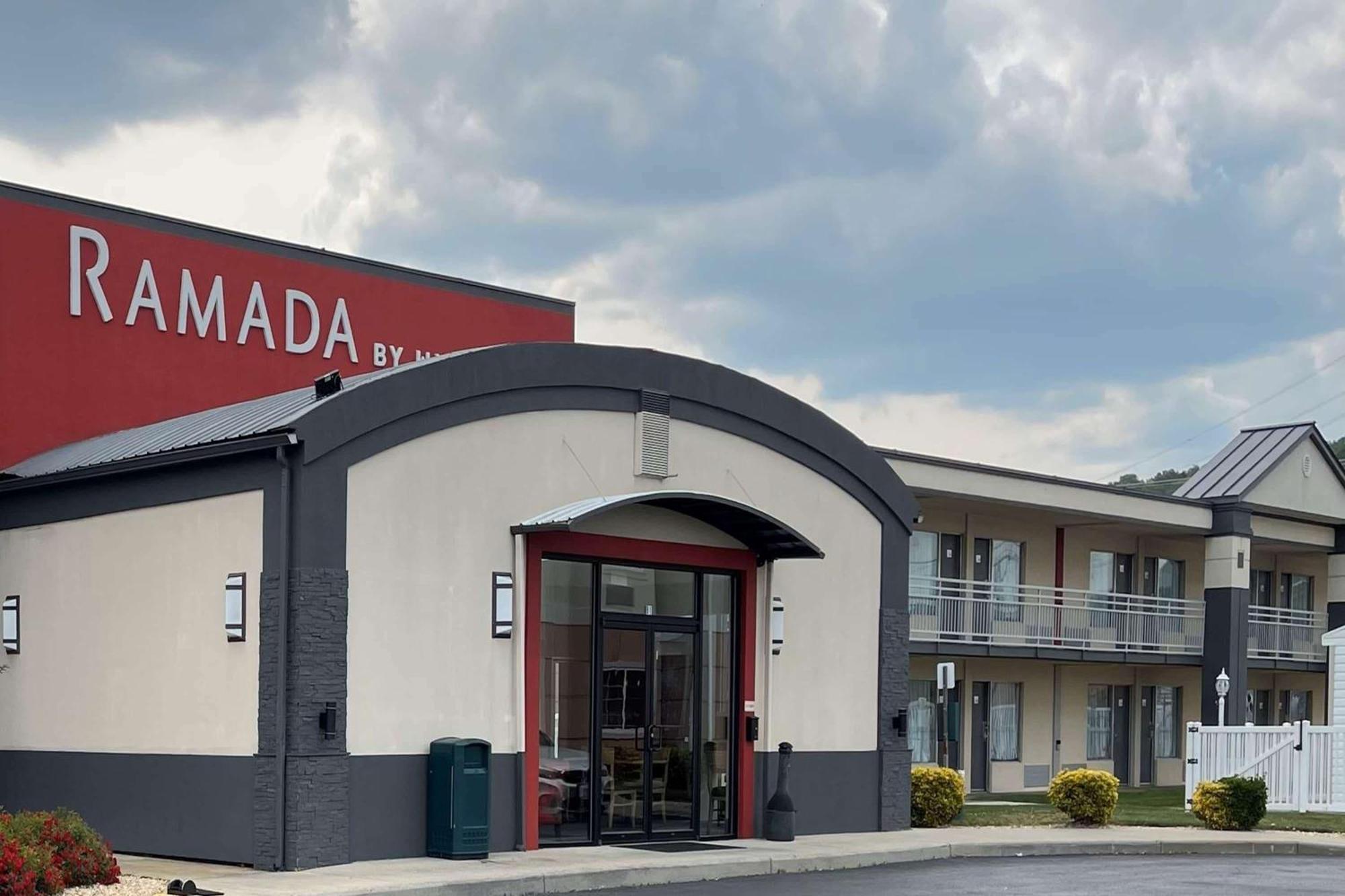 Ramada By Wyndham Harrisonburg Motel Eksteriør bilde